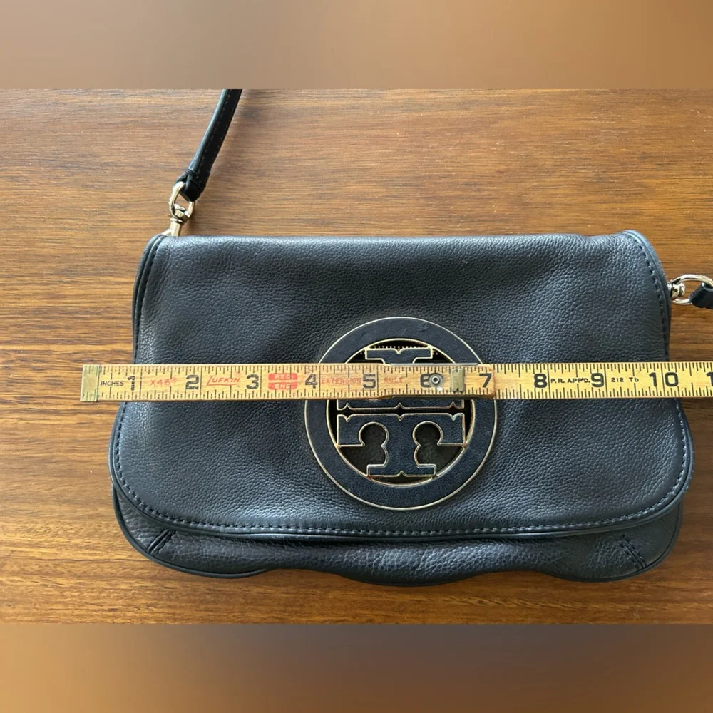 Tory Burch Black Leather Shoulder Bag with Gold Logo - Picture 5 of 6